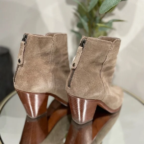 ✨FRYE WOMENS TAN SUEDE BOOTIE•SIZE 7✨ - Picture 5 of 10